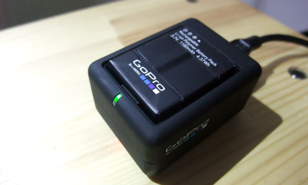 GoPro デュアルバッテリーチャージャーのレビュー！複数持つなら必須 